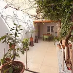 דירה Garden House *